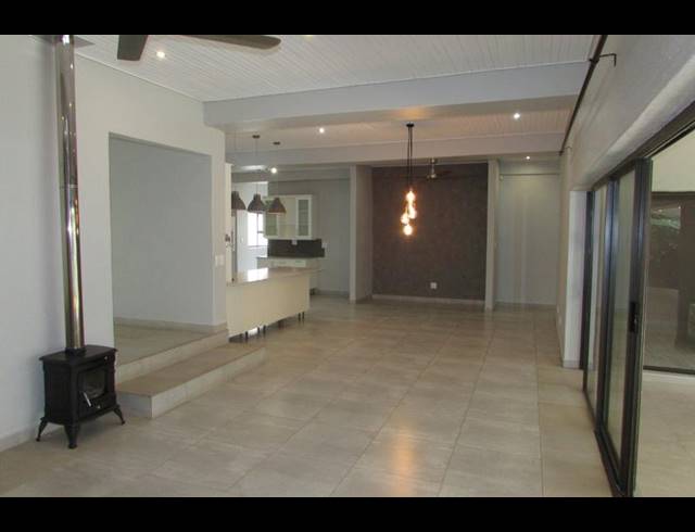 5 BEDROOM HOUSE FOR SALE IN WHITE RIVER EXT 18